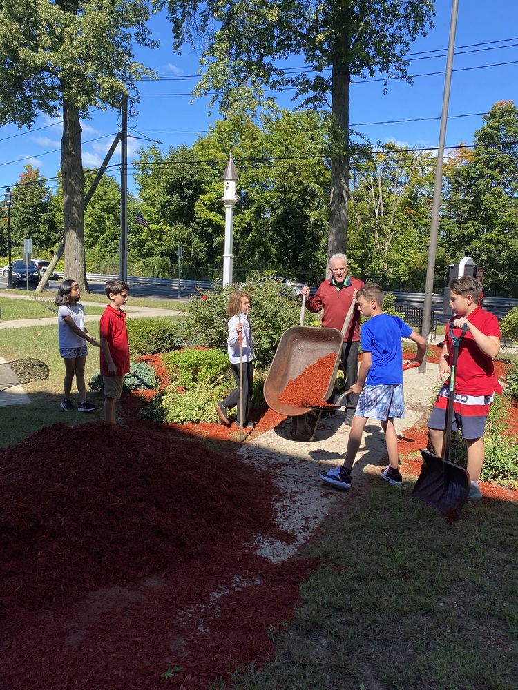 Students Help Mulch at Doering School.