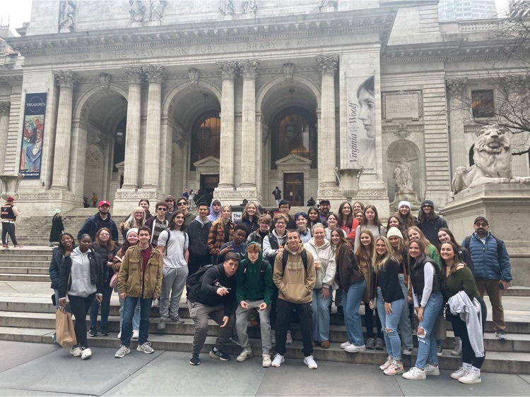 students in front of the NYPL